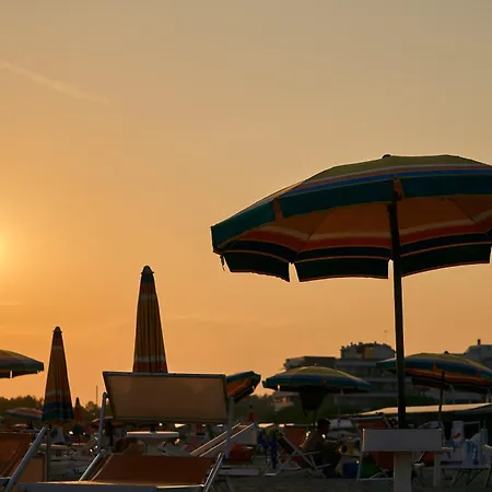 Apartment Bright Just Steps From The Bibione